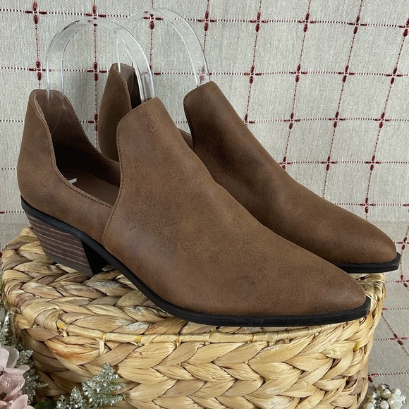 Chinese Laundry Brown Soft Leather “Focus” Bootie 38 US 7.5 Almond Toe NWOB - Picture 2 of 8